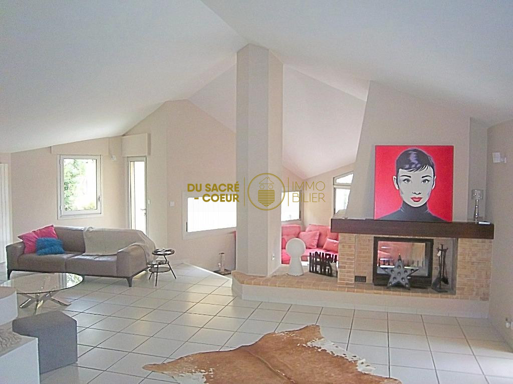 VILLA D’ARCHITECTE T4 STYLE ART DECO 3 FACES SANS VIS A VIS GRAND GARAGE ET PISCINE AU SEL