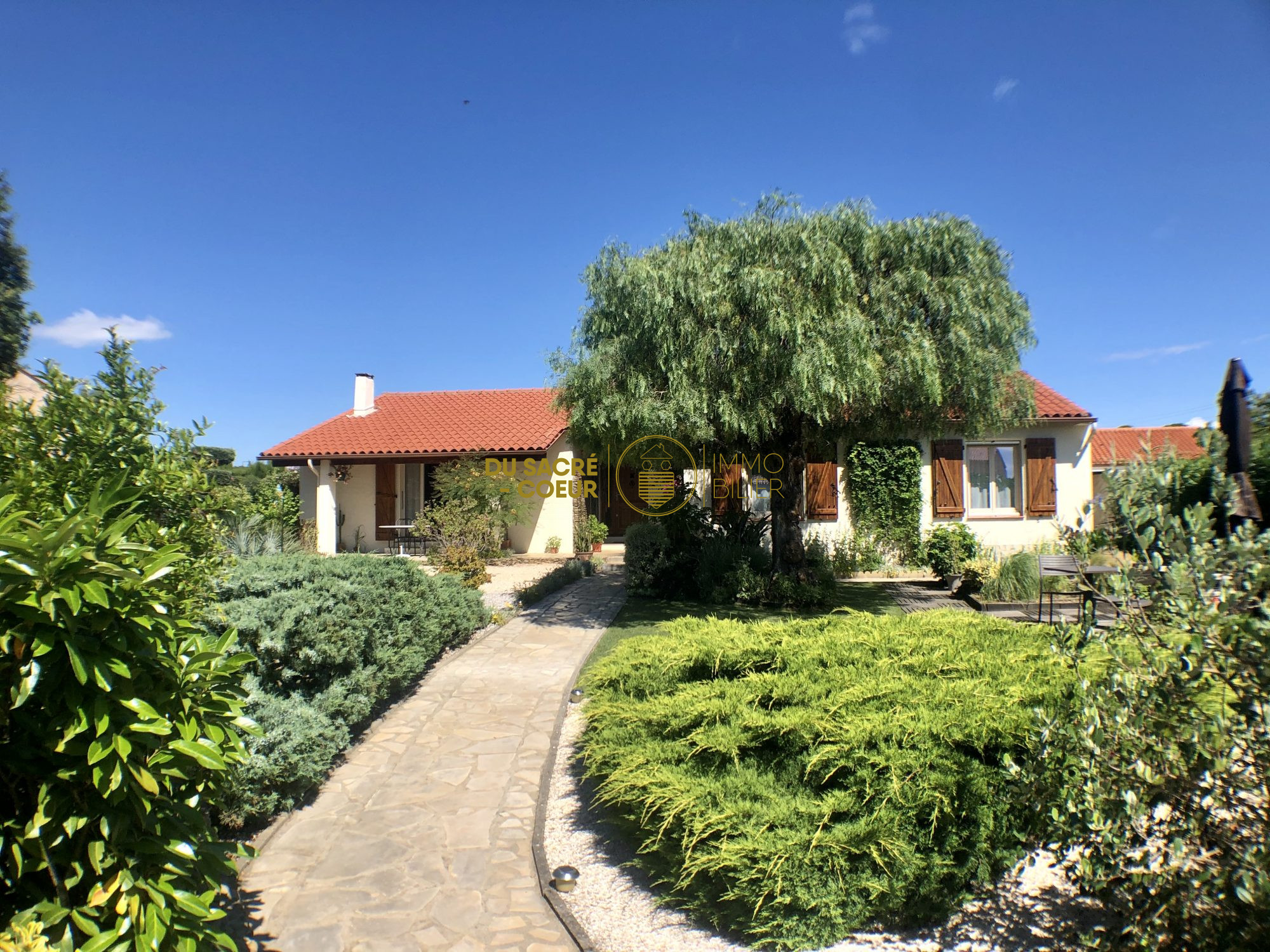 ST ESTEVE VILLA P PIED 4 FACES T6 sur 806m² de Parcelle Piscinable Sans Vis a Vis