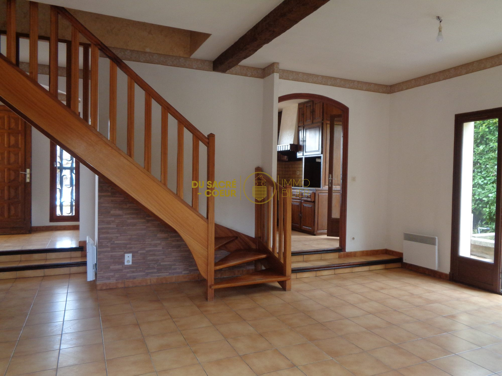 VILLA 3 FACES T4 + GARAGE ET DEPENDANCES SUR 325M² PISCINABLE SANS VIS A VIS