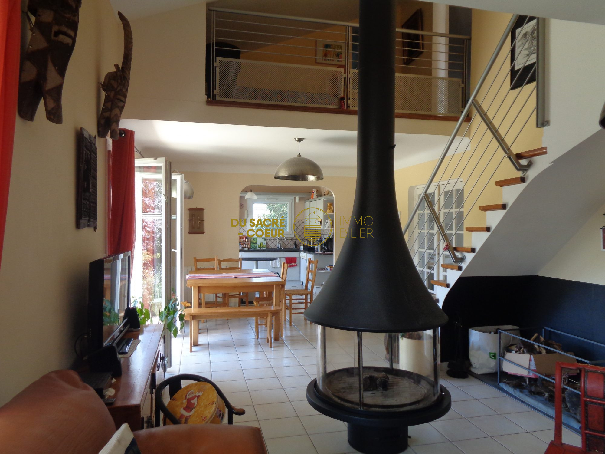 ESPRIT CAMPAGNE VILLA 4 FACES T6 + GRAND GARAGE ET VERITABLE CAVE A VIN SUR 1056M² INTIME AVEC PISCINE COUVERTE