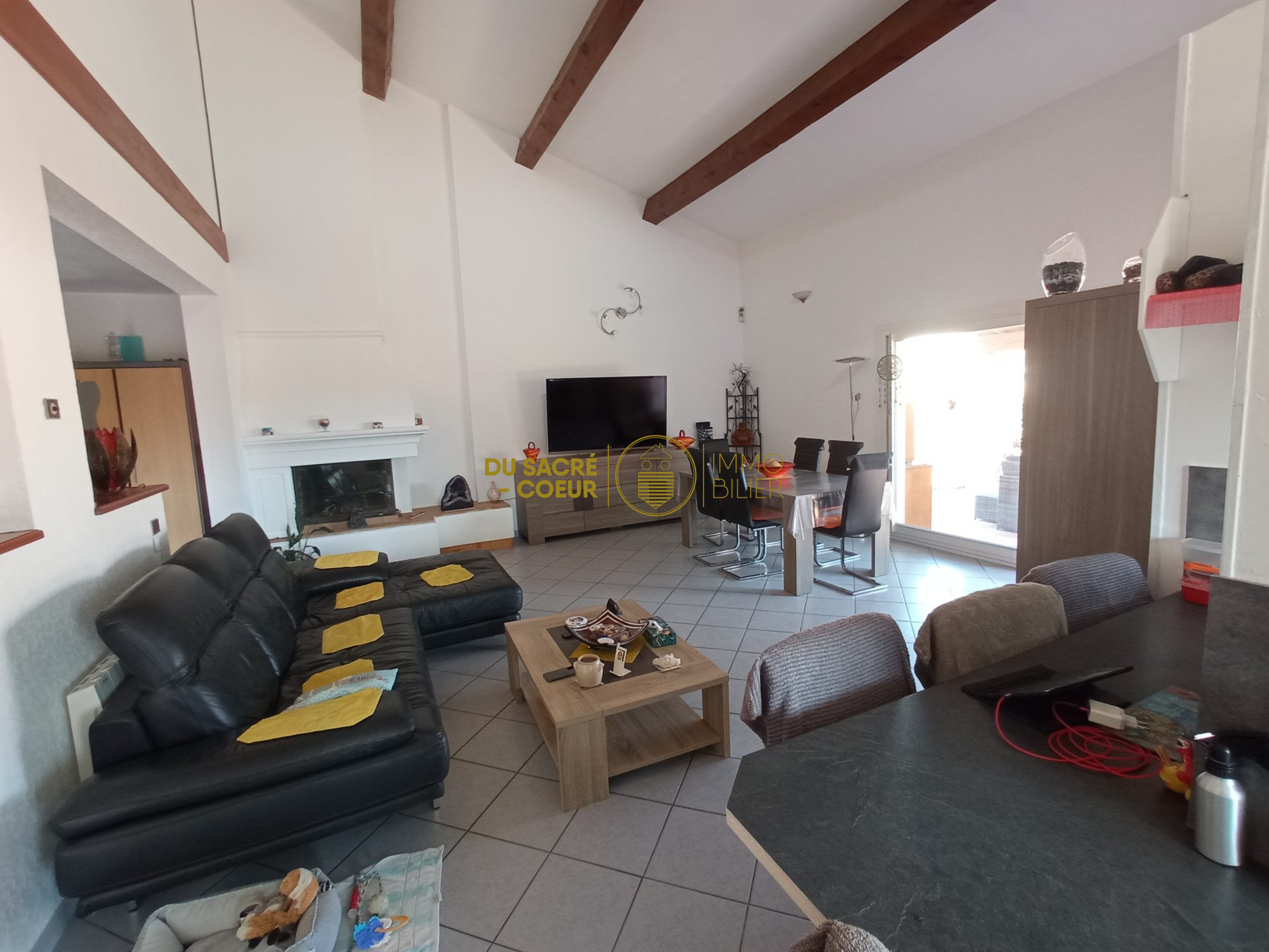 ETAT IRREPROCHABLE VILLA 3 FACES T8 DIVISEE EN 2 LOGEMENTS SUR 440M² PERMETTANT DE GARER CAMPING CAR