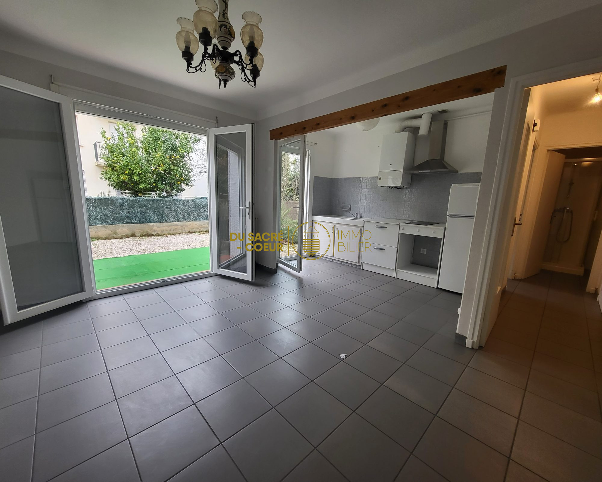 VILLA 2 FACES COMPOSEE DE 2 APPARTEMENTS AVEC GARAGE DOUBLE ET JARDIN