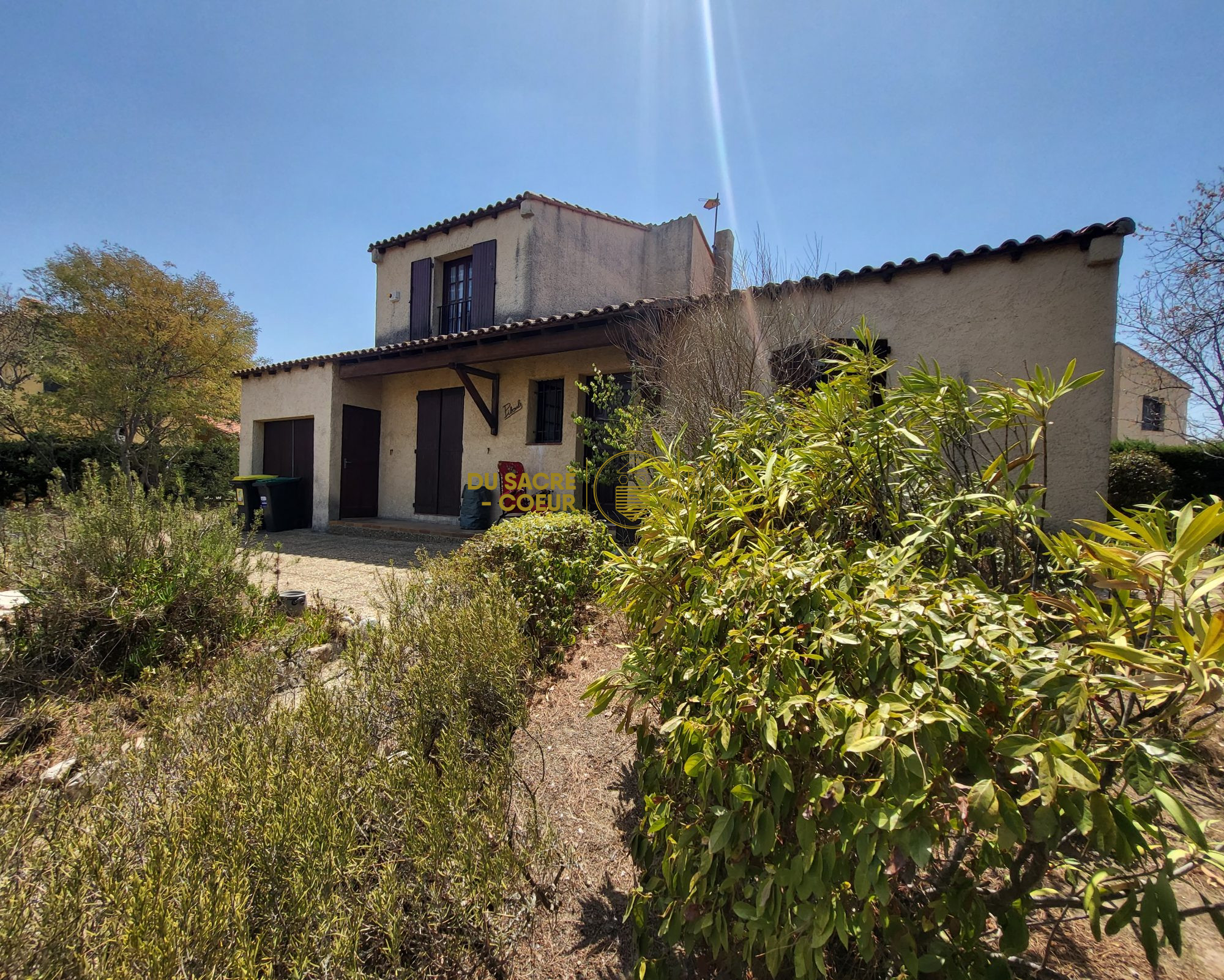 VILLA 4 FACES T5 DONT 2 CHAMBRES EN RDC + GRAND GARAGE SUR 649M2 PISCINABLE SANS VIS A VIS