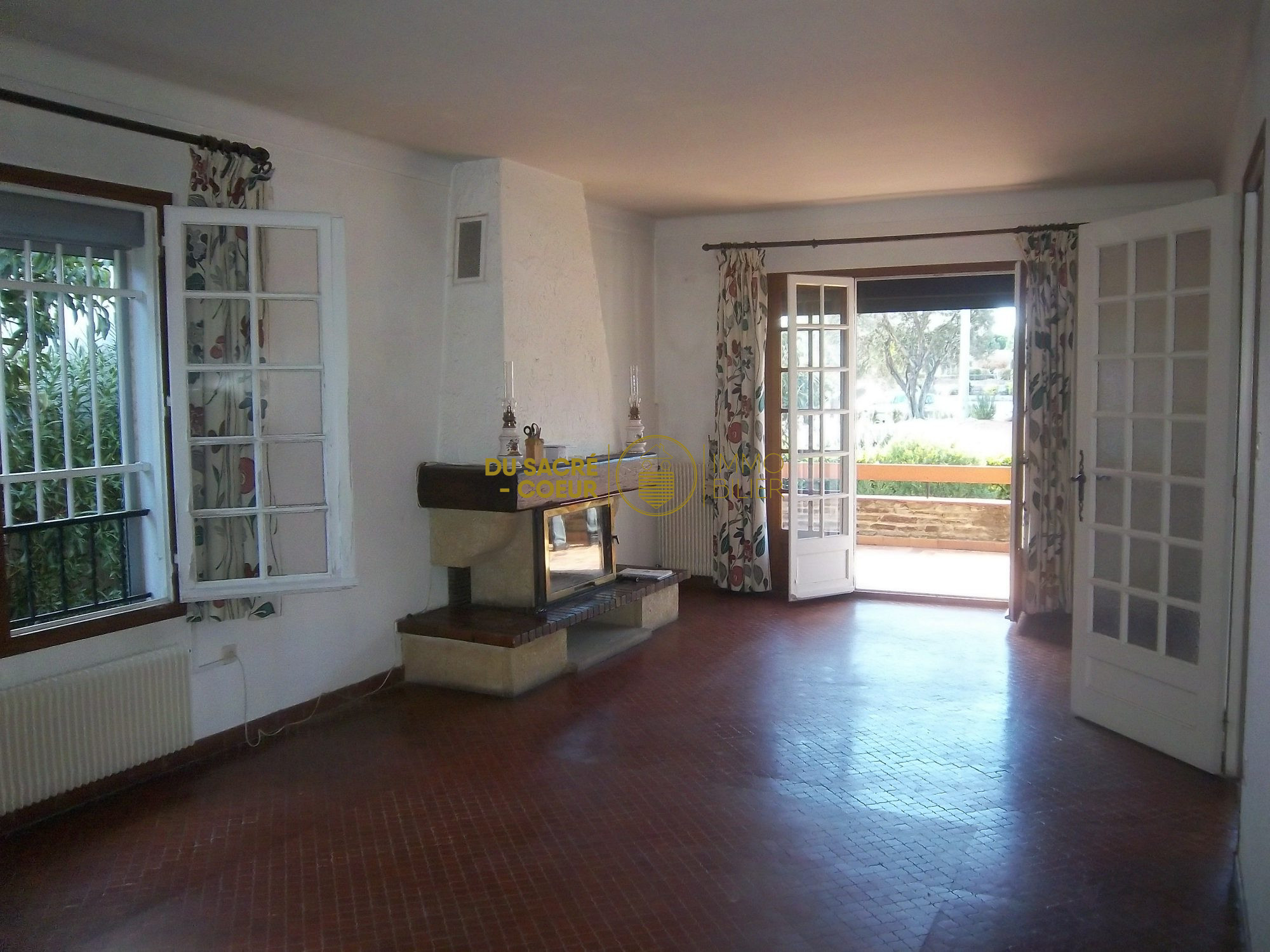 VILLA 4 FACES GRAND GARAGE SUR 343M² SANS VIS A VIS