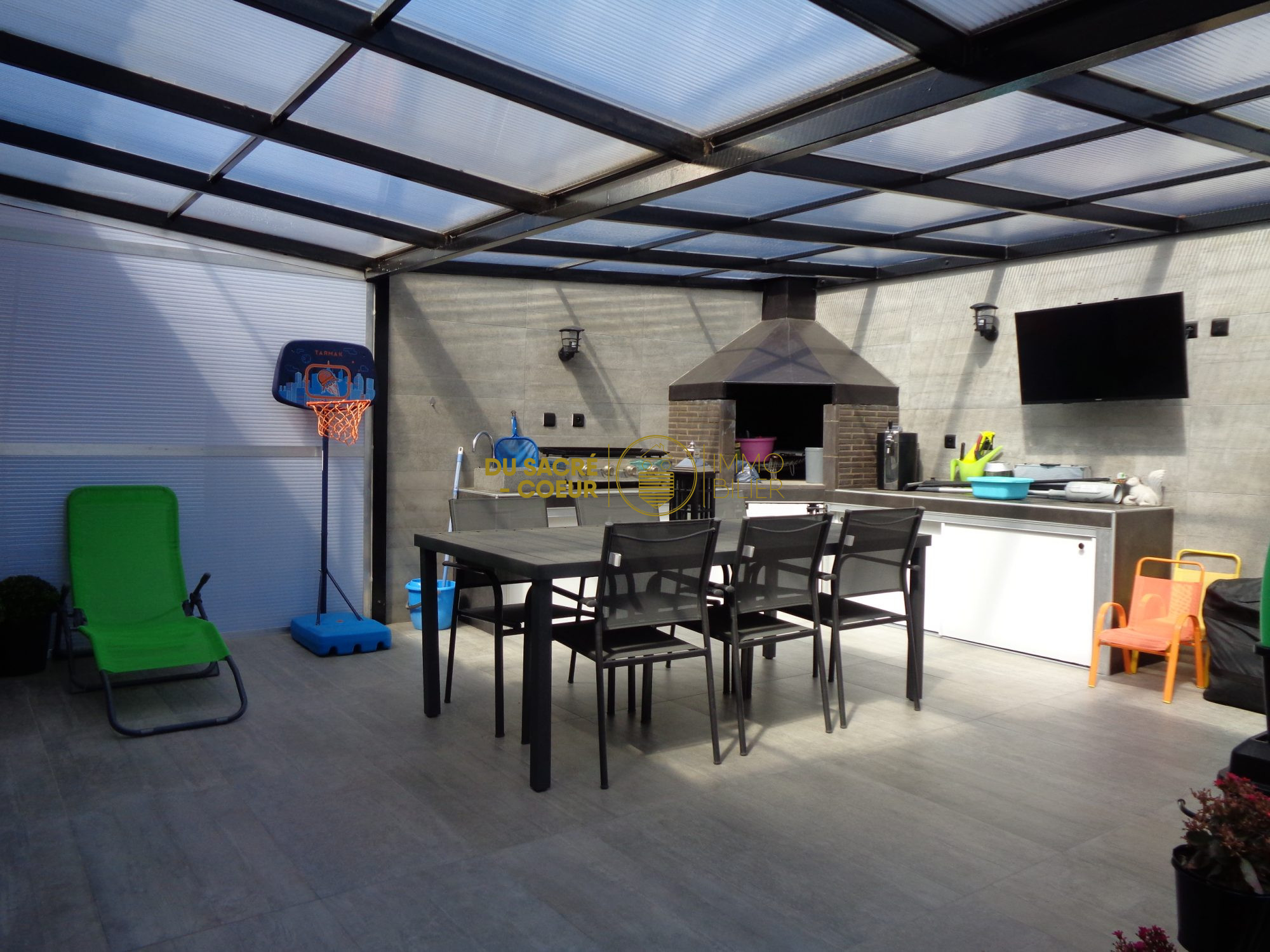 TRES ACTUELLE VILLA T4 RECENTE SOUS GARANTIE DECENNALES SUR 204M² AVEC CUISINE D’ETE