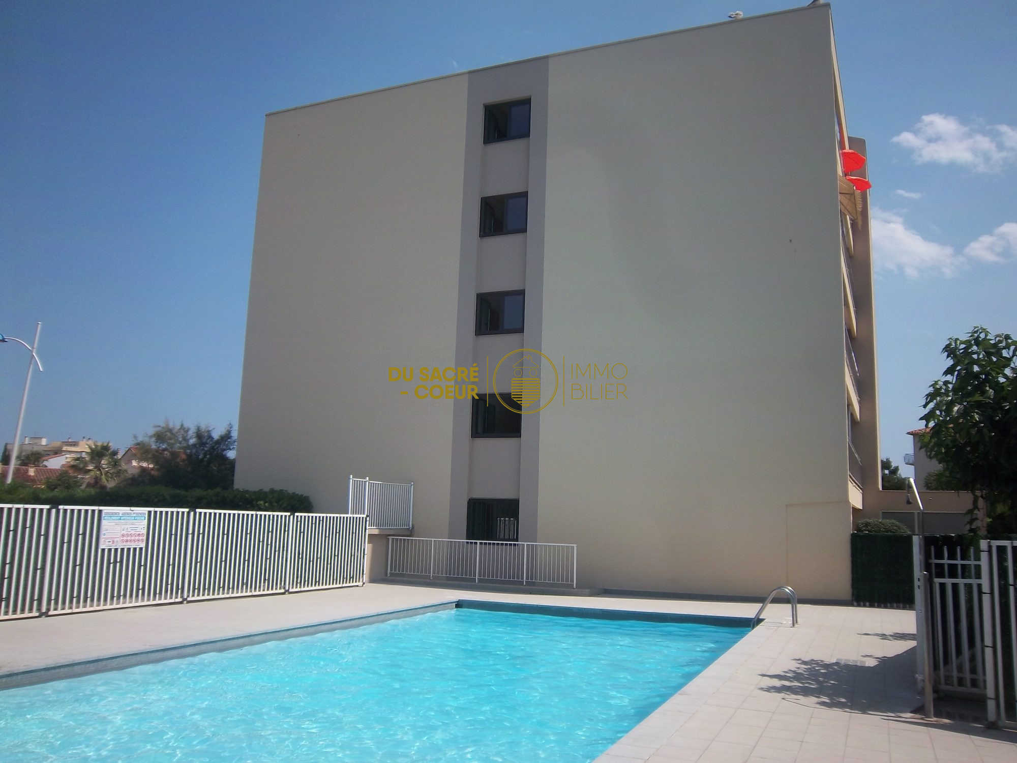 APPARTEMENT MEUBLE PARKING PRIVATIF ET PISCINE