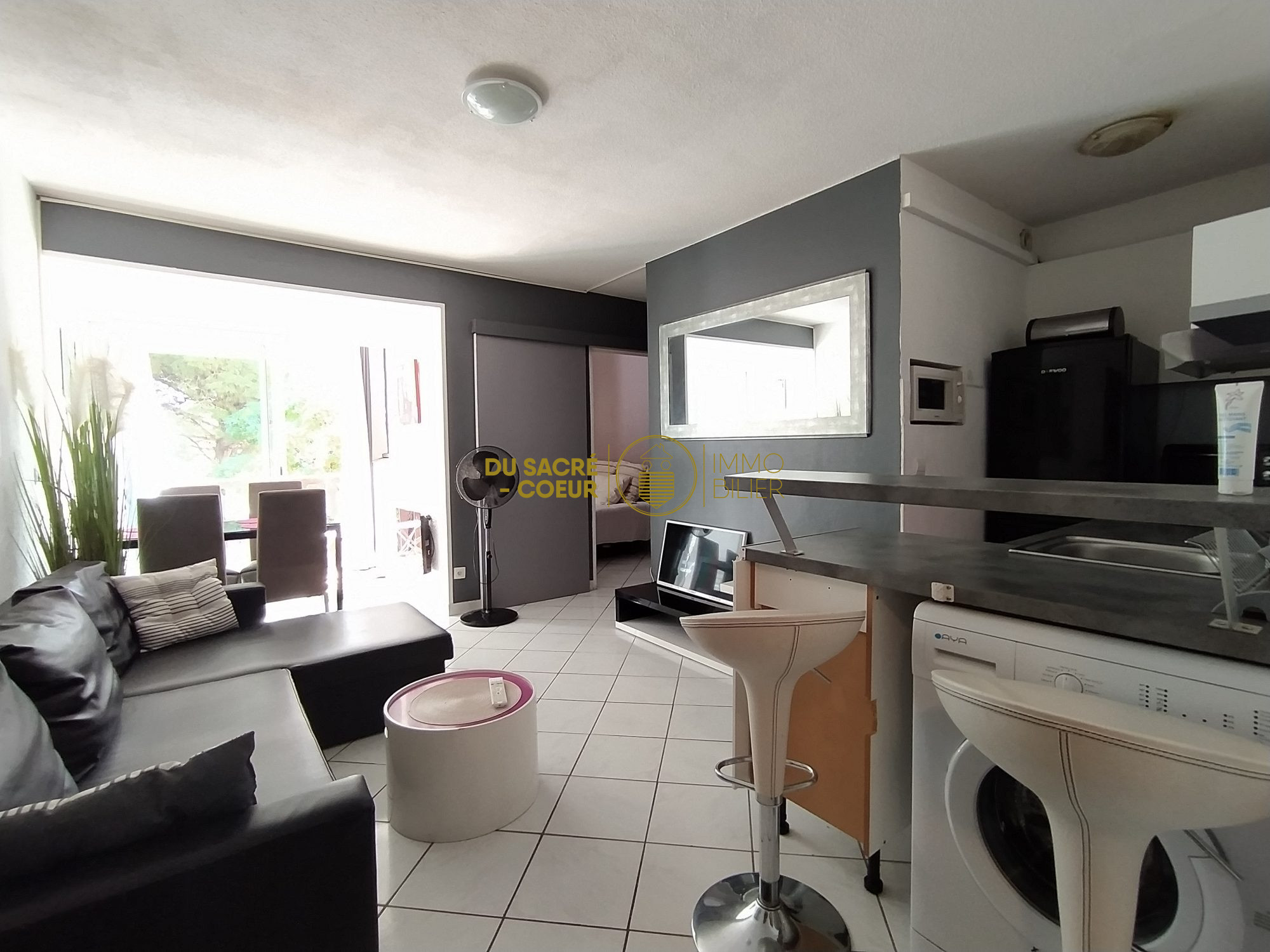 200M FRONT DE MER TRES ACTUEL APPARTEMENT T2 MEUBLE AVEC TERRASSE ET PARKING