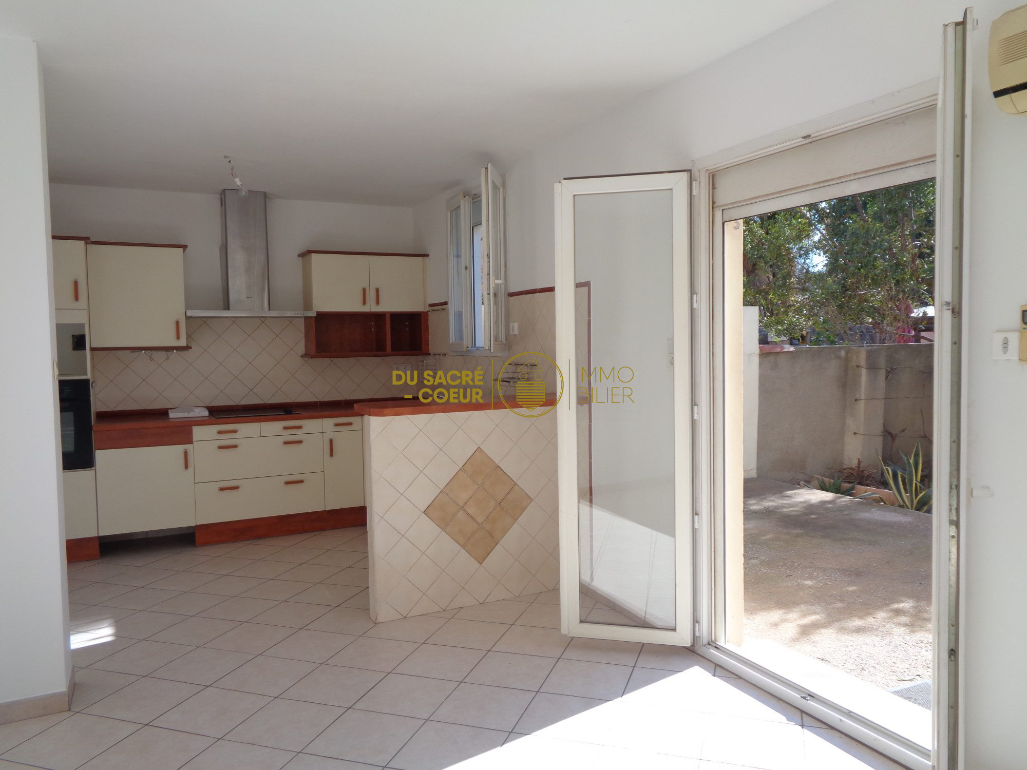 VILLA 3 FACES COMPOSEE DE 2 APPARTEMENTS T3 INDEPENDANTS SUR PARCELLE DE 395M² PISCINABLE