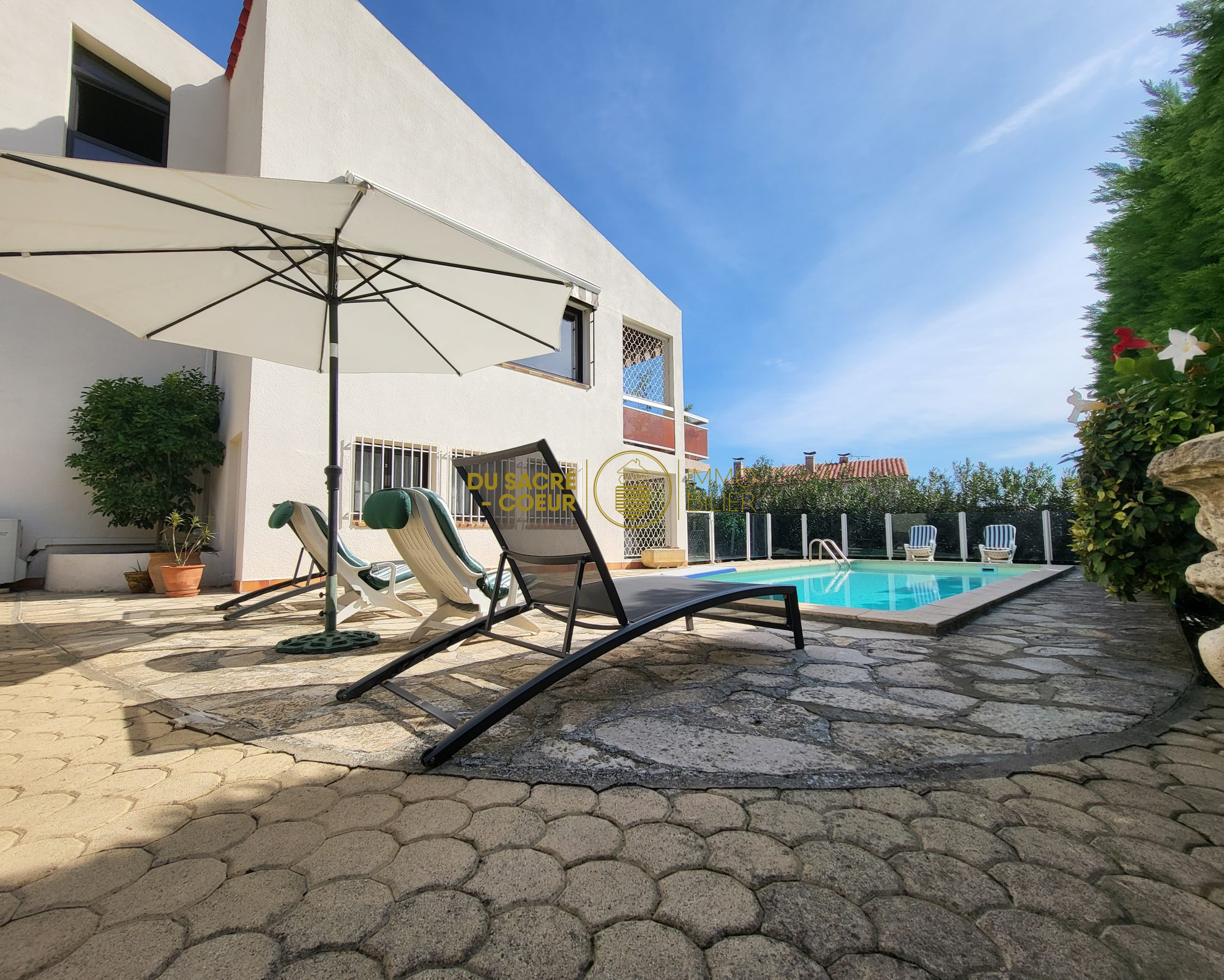 VILLA CONTEMPORAINE D’ARCHITECTE 4 FACES SUR 660M² INTIME AVEC PISCINE ET LOGEMENT INDEPENDANT