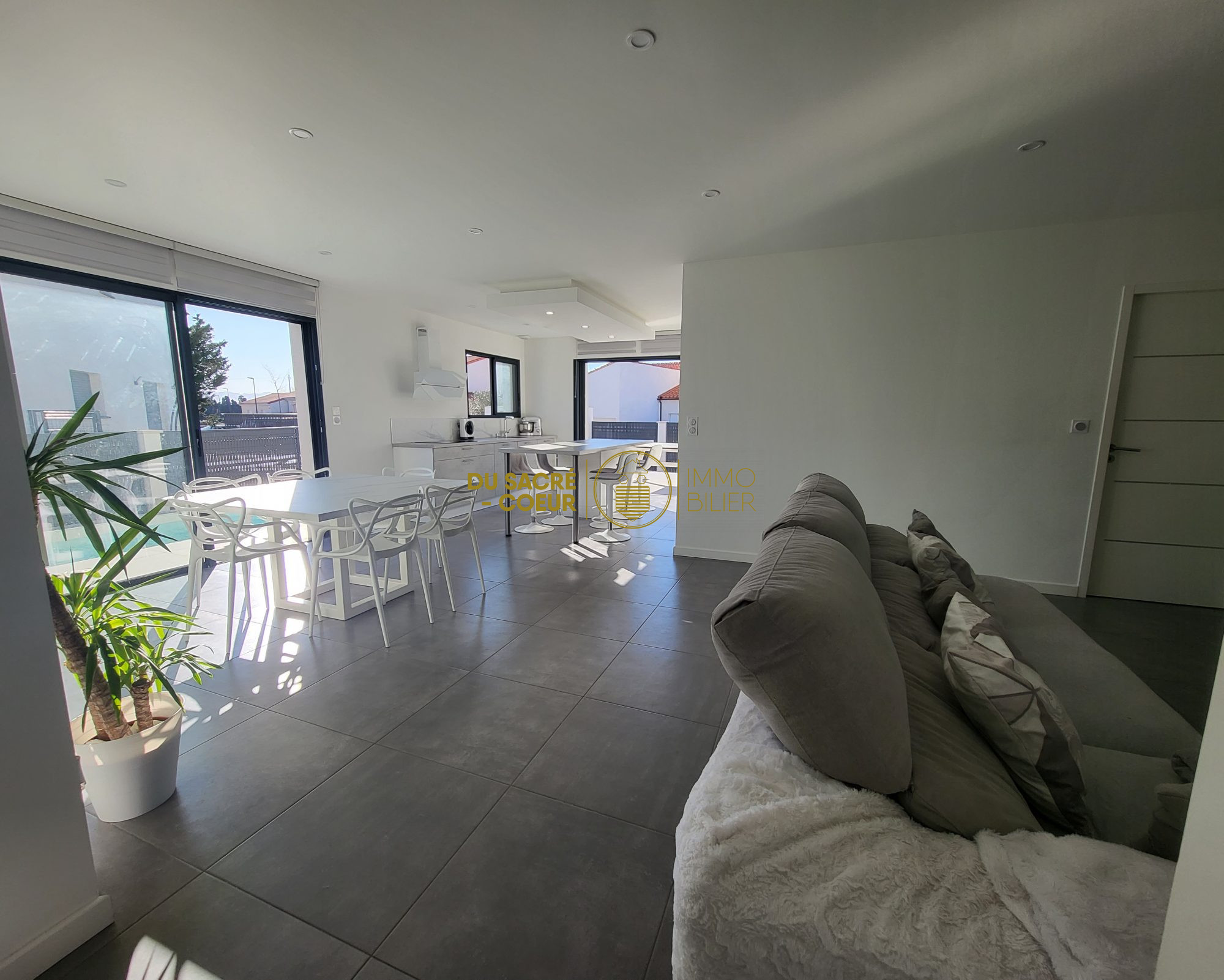 SUBLIME VILLA RECENTE P PIED 3 FACES HAUT DE GAMME SOUS GARANTIES DECENNALES RT 2012 AVEC PISCINE COULOIR DE NAGE
