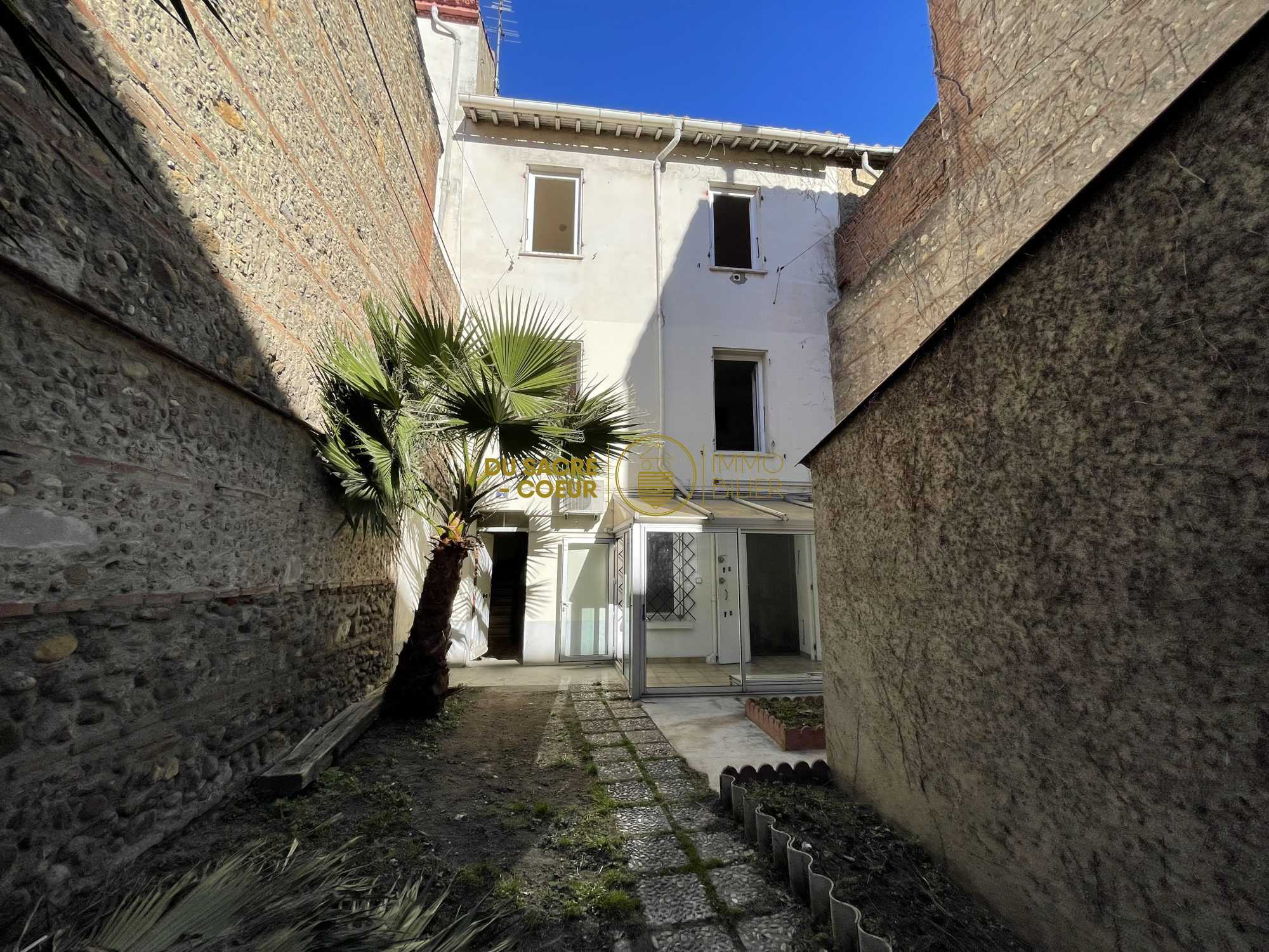 IMMEUBLE PROCHE COEUR DE VILLE ET GARE 4 APPARTEMENTS (3 x T2 + 1 X T3) GARAGE ET JARDIN