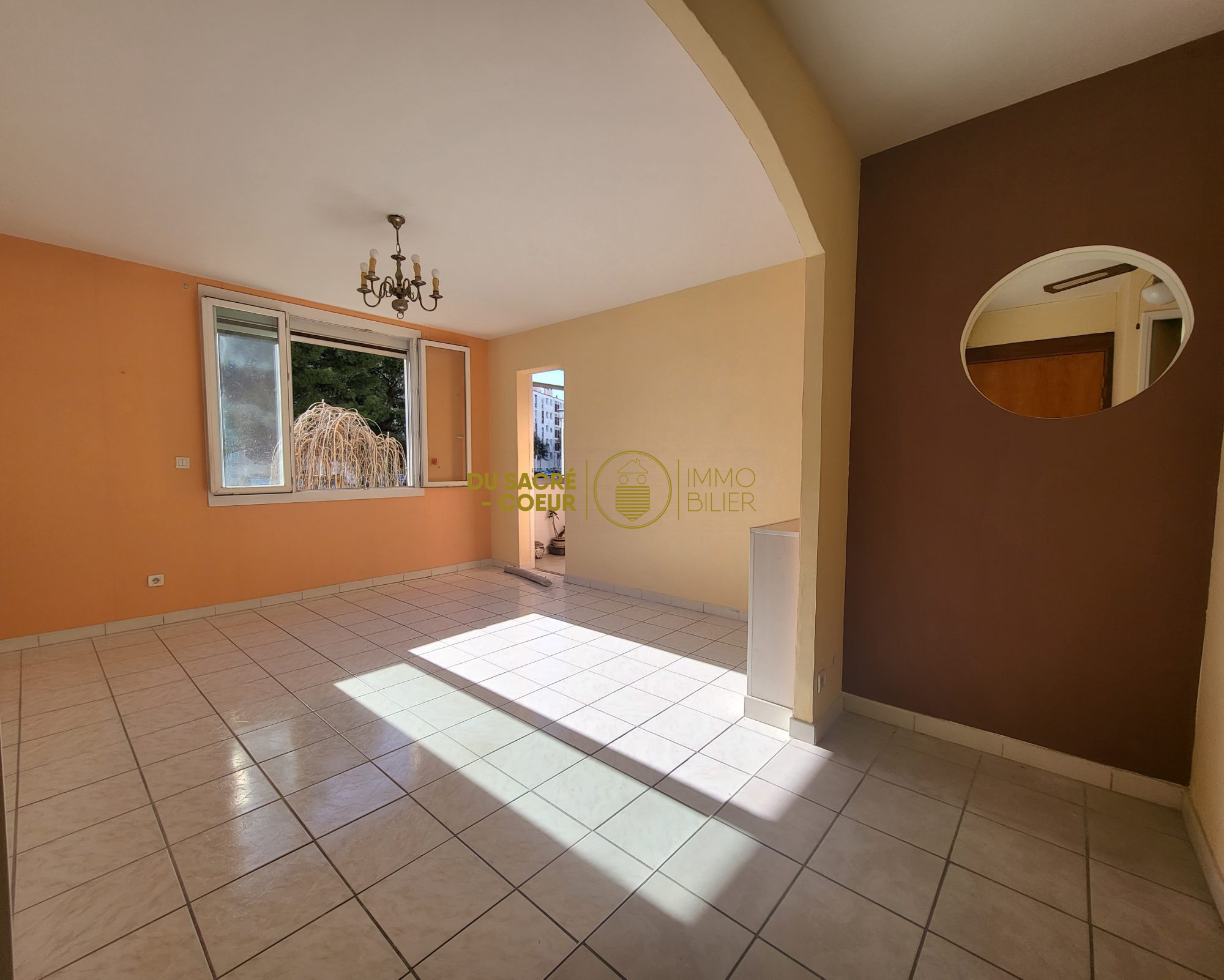 TRES LUMINEUX APPARTEMENT T3 TRAVERSANT + CAVE PRIVATIVE