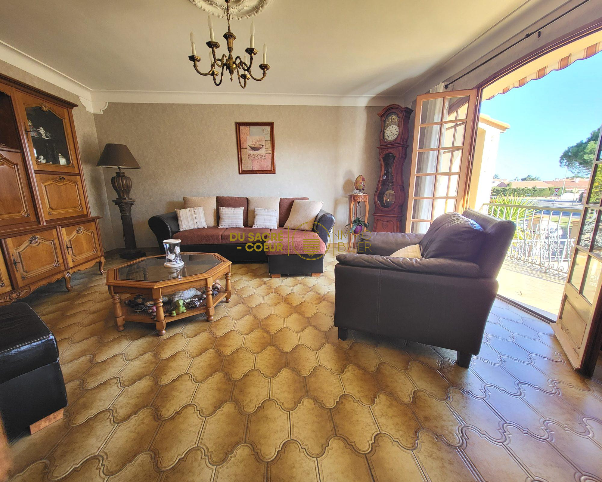 VILLA P PIED 3 FACES SUR 377m² PISCINABLE AVEC GRAND GARAGE DE 85M²