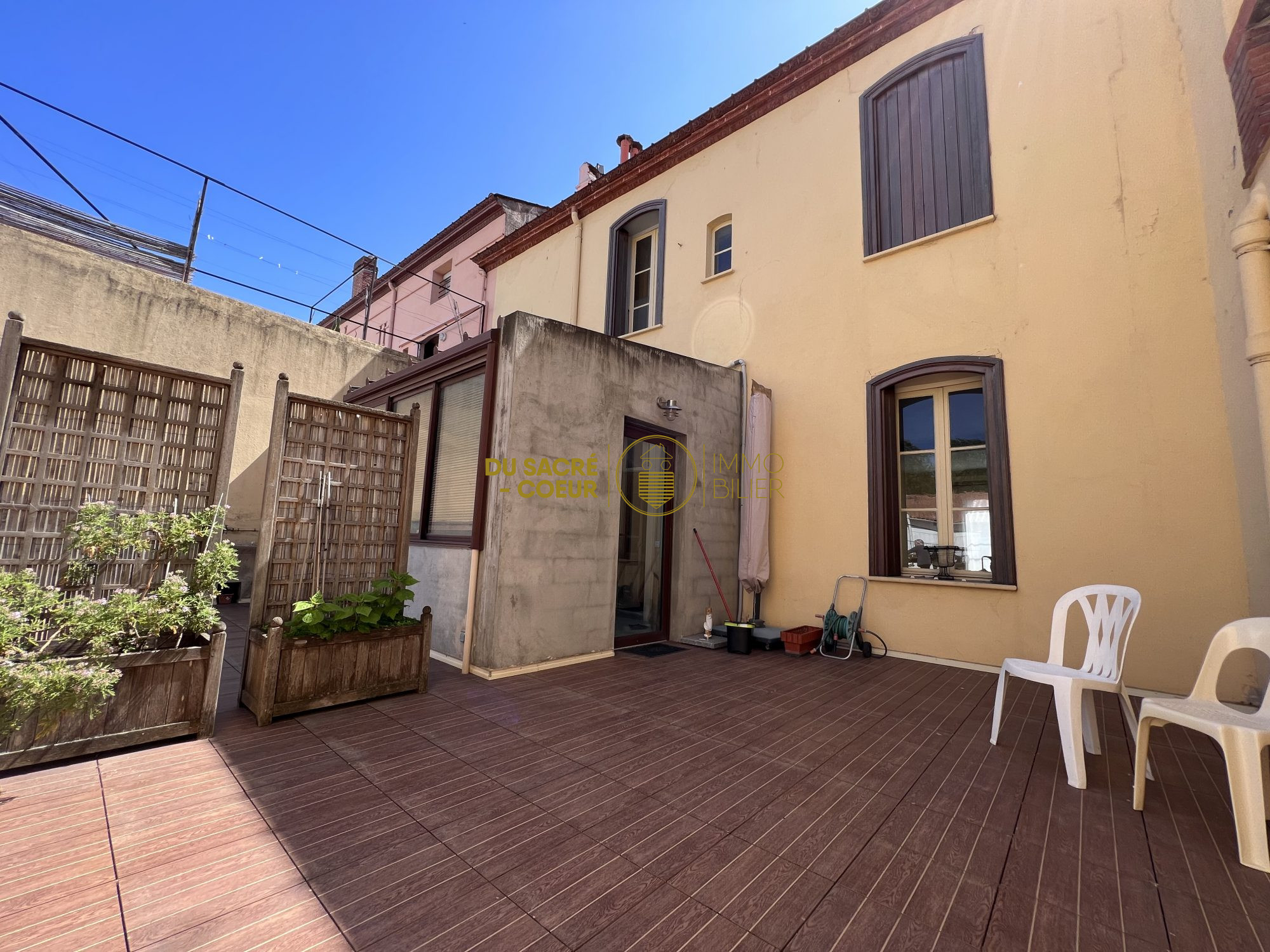COEUR DE VILLE IMMEUBLE DE CARACTERE COMPOSE DE 2 APPARTEMENTS + GARAGE 69.80M2 + TERRASSE 67.10 M²