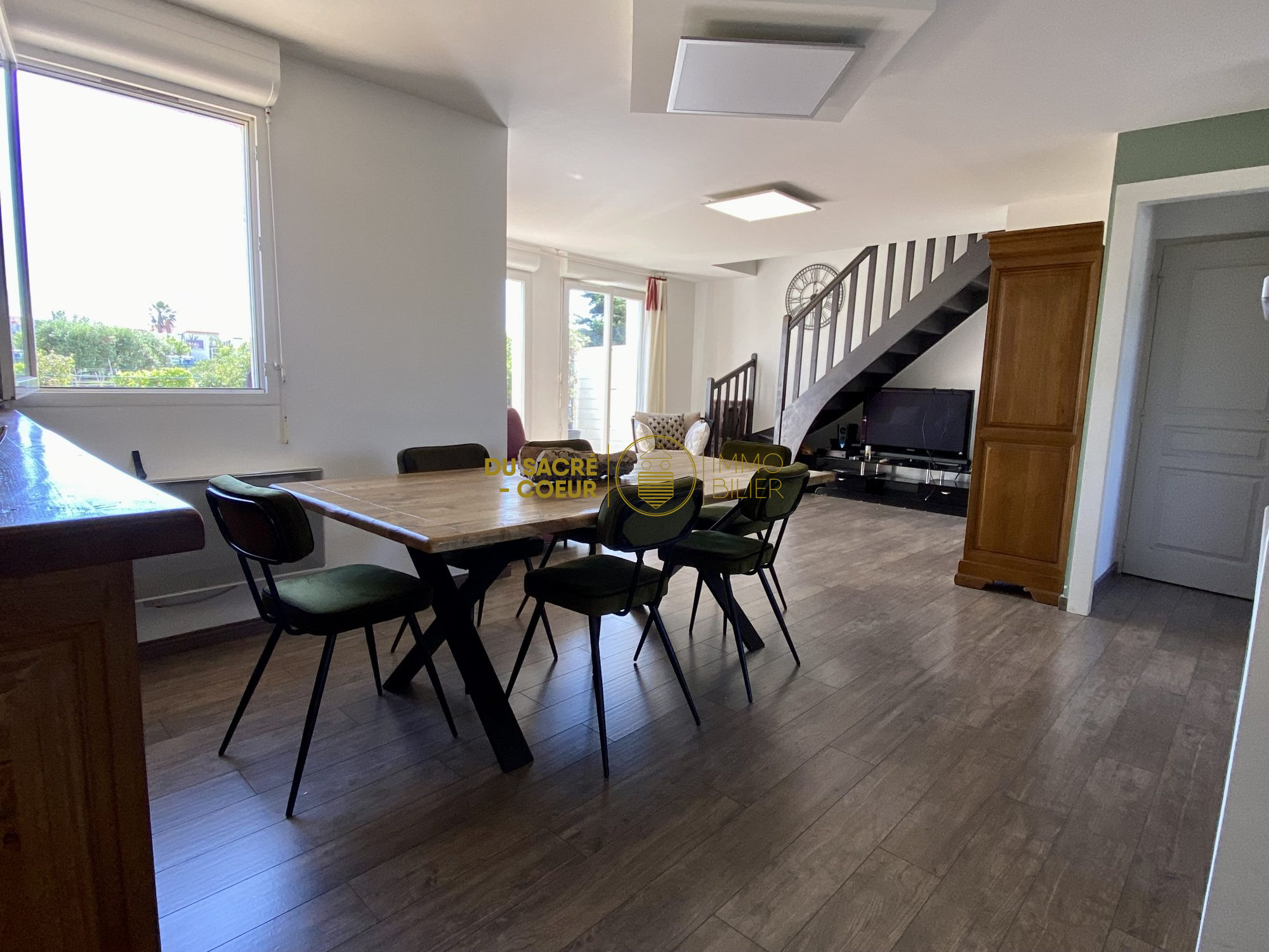 TRES ACTUELLE VILLA 3 FACES T4 + GARAGE SUR 405M² INTIME PISCINABLE