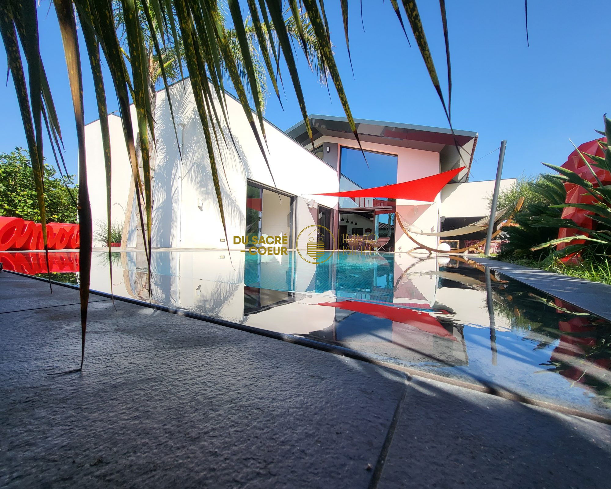 SUBLIME VILLA RECENTE RT 2012 TRES HAUT DE GAMME EN 4 FACES PISCINE SPA TERRASSES DE TOIT