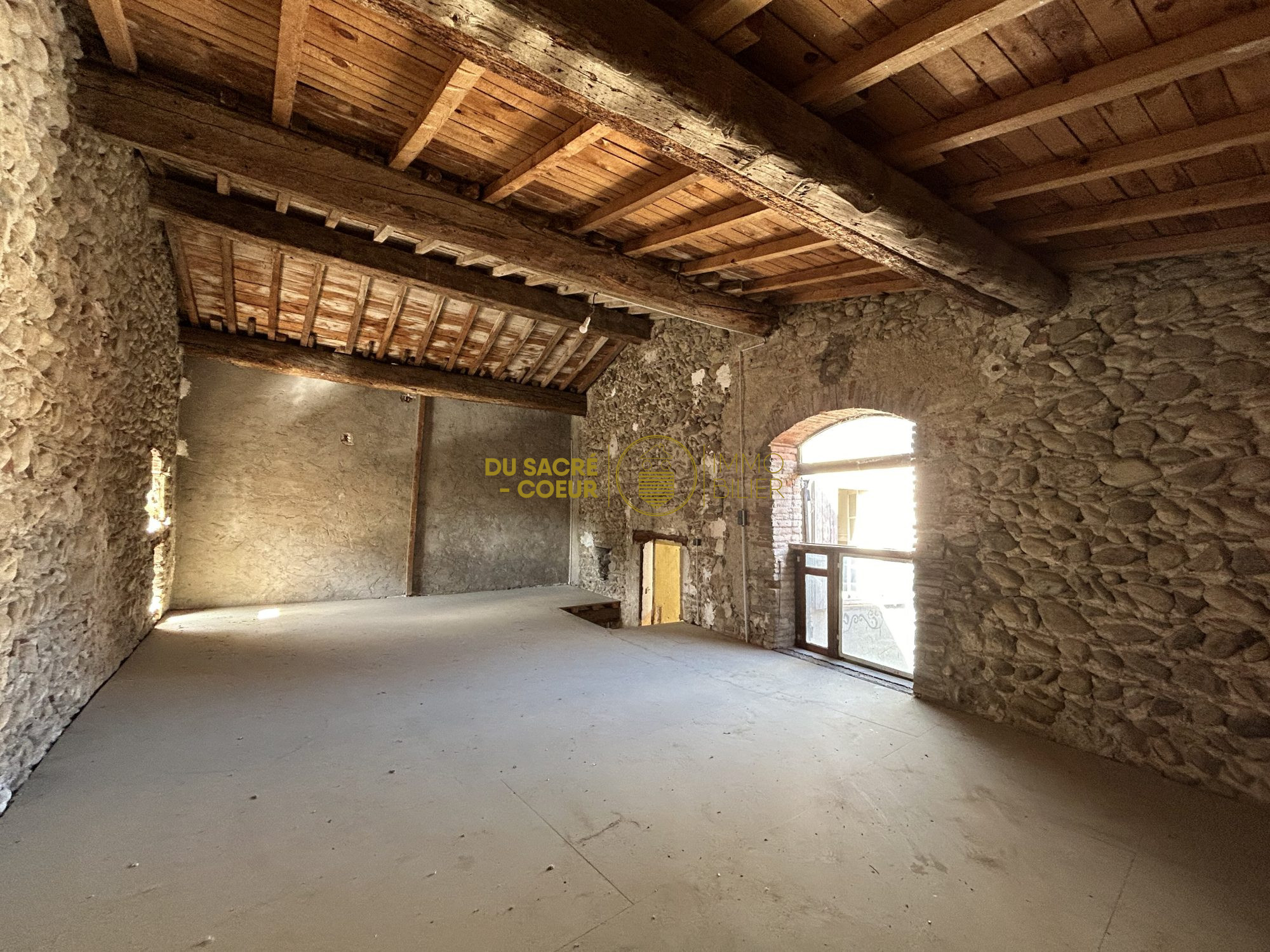 Grange et Maison de Village de Caractère T3 avec 163m2 Habitable