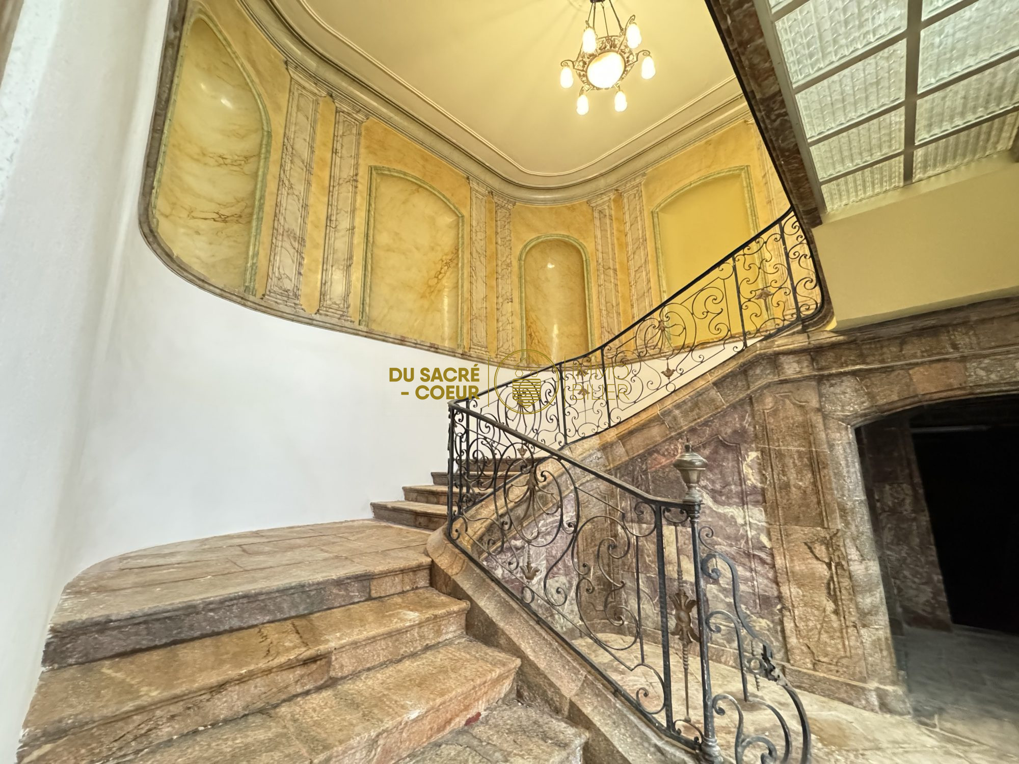 Propriété de Caractère Rénové avec Cour Intime et Plus de 20 Pièces 423 m²