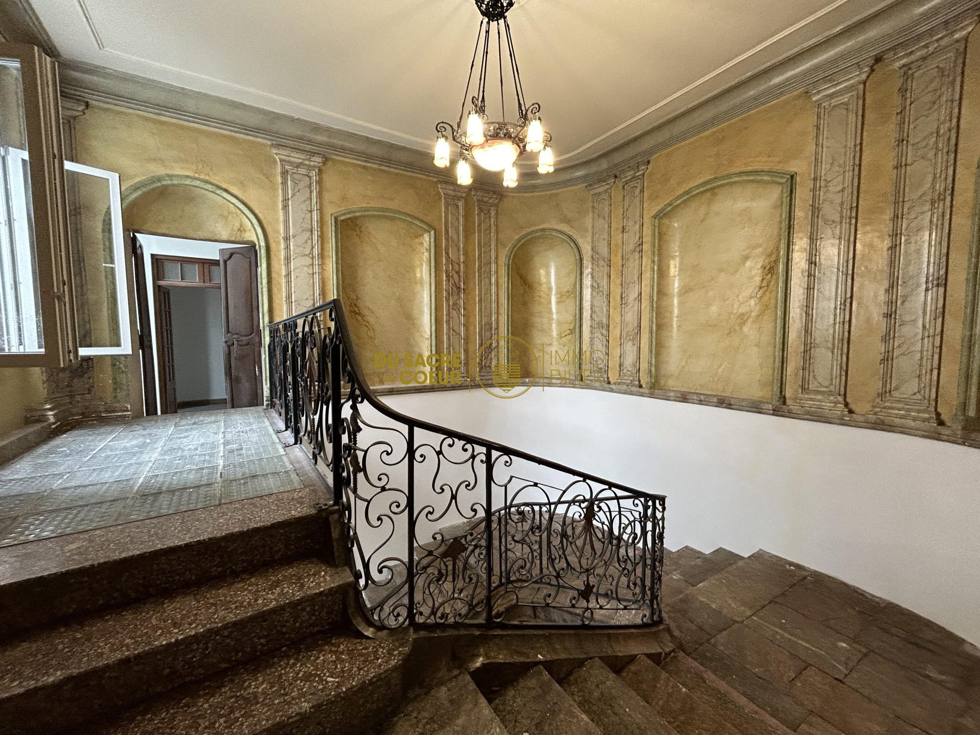 Propriété de Caractère Rénové avec Cour Intime et Plus de 20 Pièces 423 m²