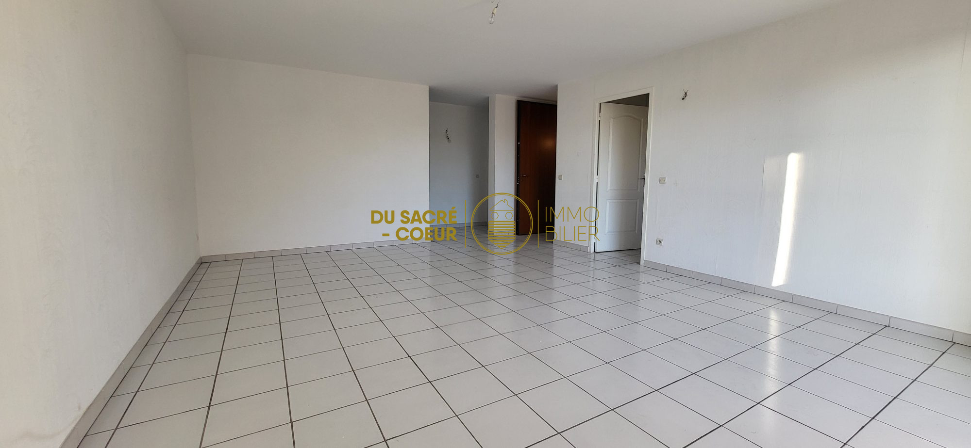 EXCLUSIVITÉ PERPIGNAN SUD SECTEUR TRÈS RECHERCHÉ CLOS BANET MASSILIA APPARTEMENT T4 103,94 M² LOI CARREZ TERRASSE PLEIN SUD GARAGE ÉLECTRIFIÉ 17,45 M² + CAVE PRIVATIVE