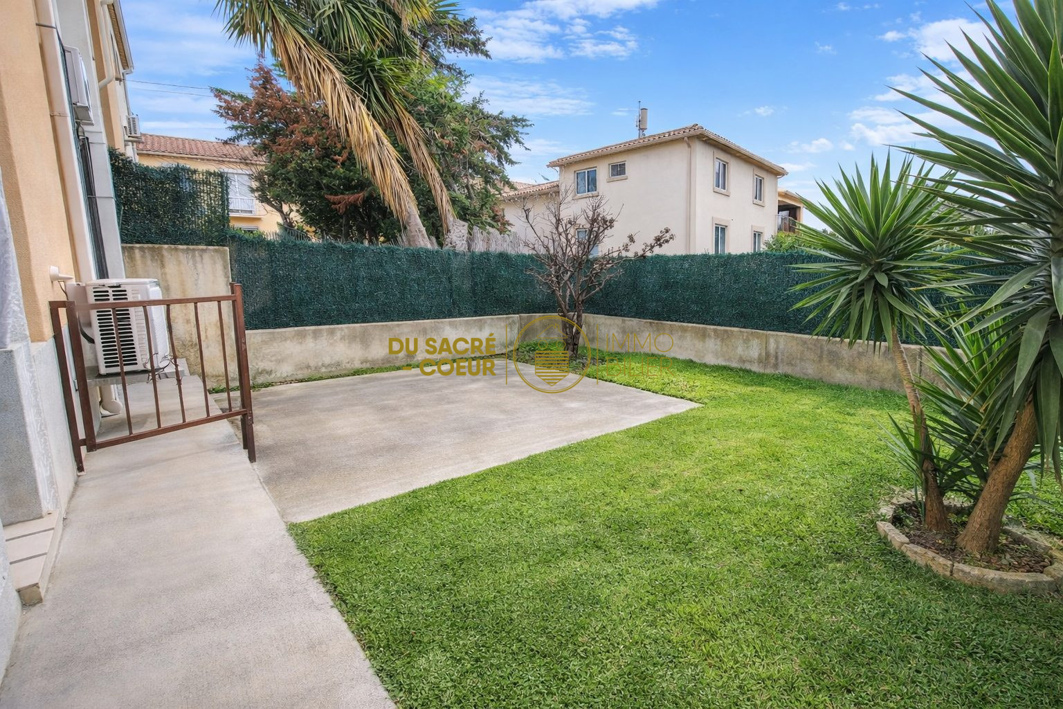 PERPIGNAN SAINT-ASSISCLE – 5 MINUTES DU CENTRE-VILLE VILLA DE 117 M² DES ANNÉES 1960 IMPLANTÉE EN 2 FACES T5 + GRAND GARAGE 20 M² + BUANDERIE 10 M²