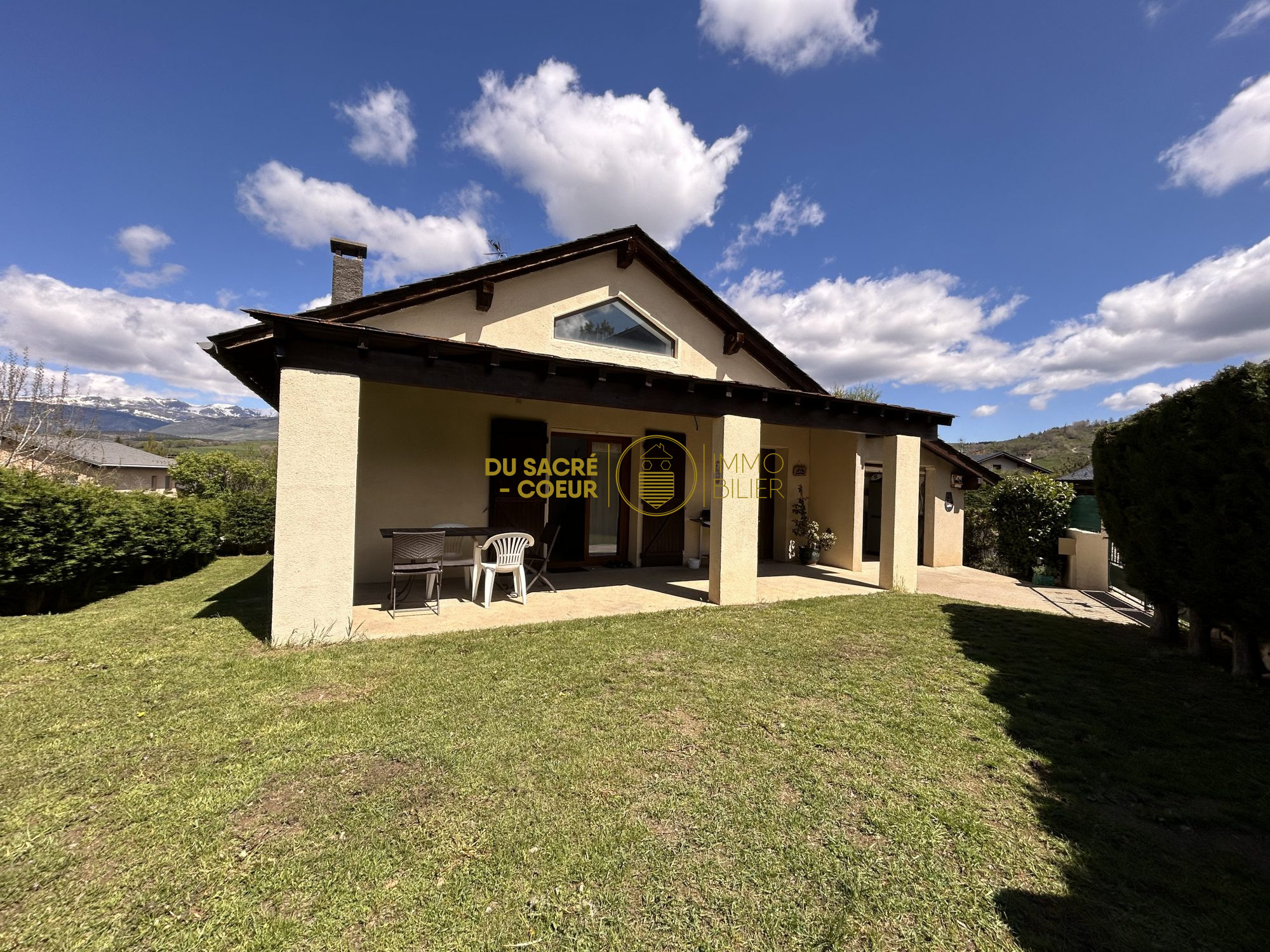 VILLA 4 FACES T5 + GARAGE SUR 428m2 DE PARCELLE Vendu meublé ÉXPOSÉ PLEIN SUD VIABLE DE PLAIN-PIED