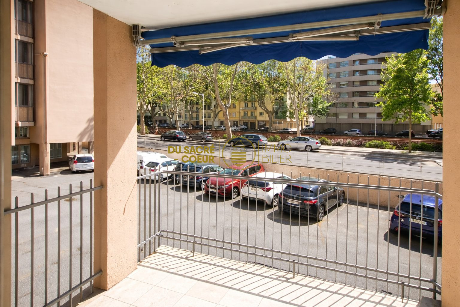 PERPIGNAN À 2 PAS DU CENTRE-VILLE EMPLACEMENT TRÈS RECHERCHÉ RÉSIDENCE HANOVRE CANIGOU APPARTEMENT TOTALEMENT RÉNOVÉ T4 DÉVELOPPANT 80,14 M² LOI CARREZ AVEC TERRASSE 6 M² PLEIN SUD VUE SUR LE QUAI HANOVRE ET CAVE PRIVATIVE